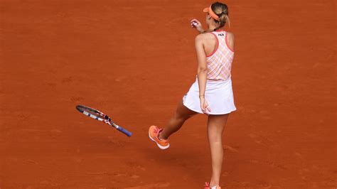 French Open: Iga Swiatek defeats Sofia Kenin to win women's singles ...