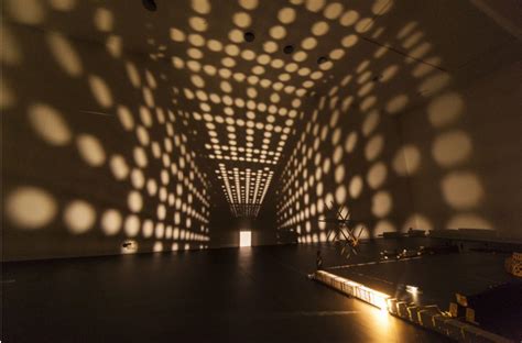 Ryota Kuwakubo zeigt sich nach der Zerstörung seines Kunstwerks durch ...