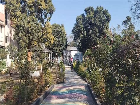 khunti manoranjan park built at cost of crores is ruining without care ...