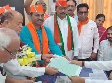 Candidates of BJP and Congress filled forms for Umargam assembly seat ...