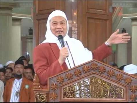 Abuya Uci Turtusi Bicara Kretek