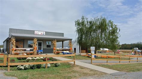 Breezy Hill Farm | Enjoy Illinois