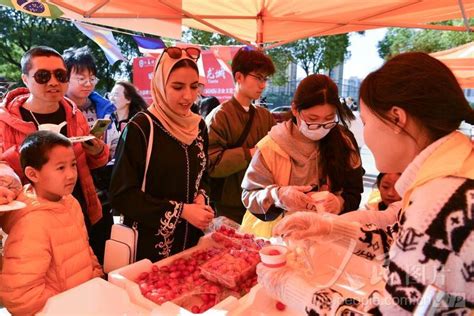 江苏常州：留学生秀厨艺-人民图片网