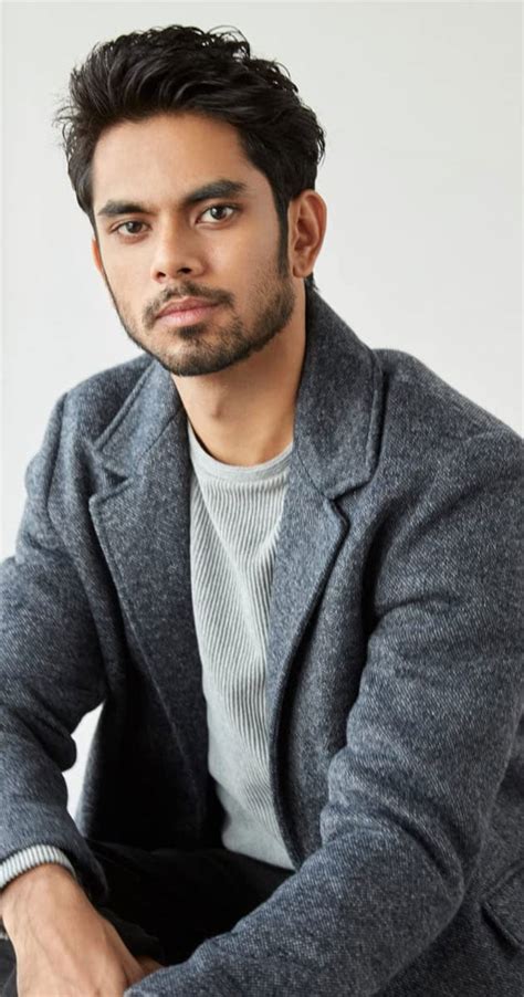 परेश रावल के बेटे Aditya Rawal के गुड लुक्स को देख फैन्स के उड़े होश ...