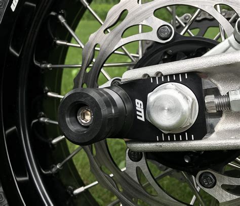 KTM 690 / Husqvarna 701 / Gas Gas 700 Axle Sliders - Warp 9 Racing