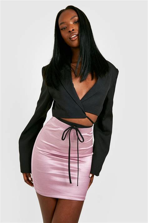 Shaping Disco-Minirock mit hohem Bund | boohoo DE