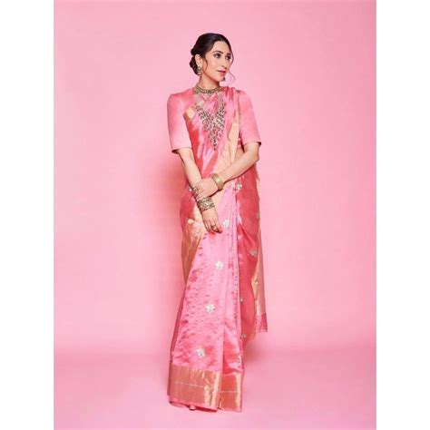 Karisma Kapoor की 6 Traditional Outfits, हर Dress के साथ किया ...