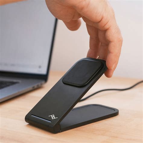 Wireless Charging Stand by Peak Design/ PD-M-CS-BK-1 – LRL Motors