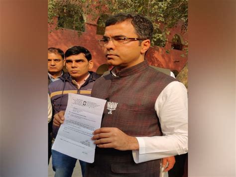 BJP MP visits school in Matiala, finds chinks in Kejriwal's claims