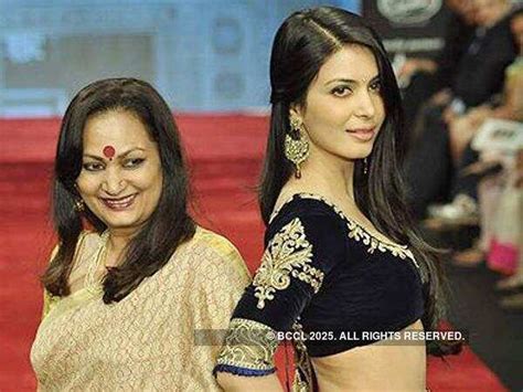 Miss Indias dazzle at IIJW