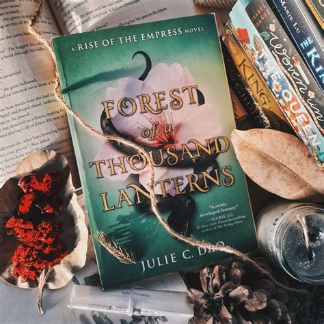 Forest of a Thousand Lanterns: 1 (Rise of the Empress) : Amazon.in: Books