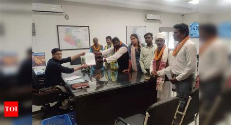 Tribal group urges state govt to display building names in Ol Chiki ...