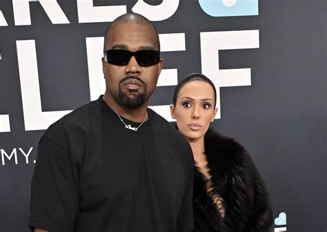 Kanye West’s Wife Bianca Censori Shocks Photographers At The Grammy ...