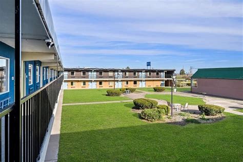 SIGNATURE INN DANVILLE - Hotel Reviews, Photos, Rate Comparison ...