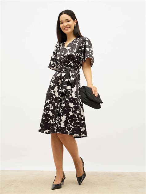 Shop Women's Tops, Dresses, Pants and more | SALT Attire