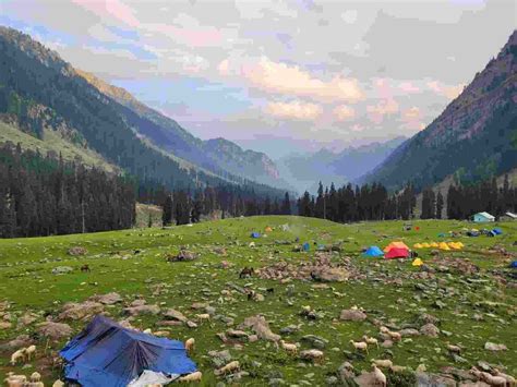 Kashmir in April: Weather, Places to Visit, and Travel Tips