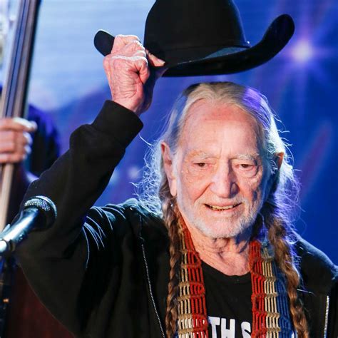 Willie Nelson, 92, proves he's alive and well as he shuts down death ...