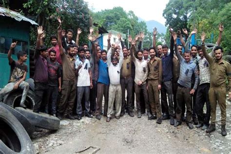 पीसमील वर्करों ने HRTC के खिलाफ खोला मोर्चा, मांगों को लेकर किया ...