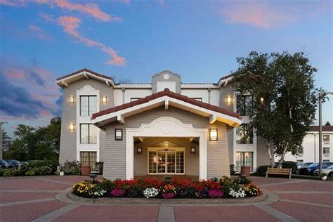 LA QUINTA INN BY WYNDHAM PITTSBURGH AIRPORT (Moon Township) - Hotel ...