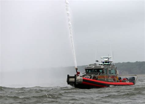 Report: Staten Island FDNY marine unit rescues 7 as boat distresses in ...