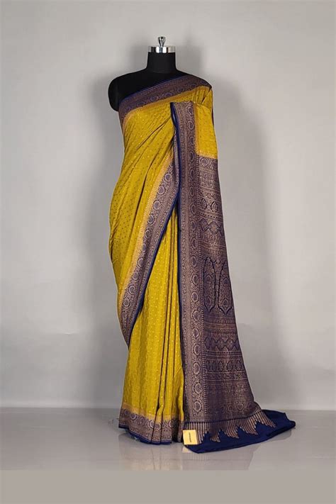 Khaddi Saree in Crepe Fabric With Contrast Blouse Online- Sundari