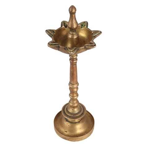 Brass Seven Wick Kuthu Villaku Oil Lamp