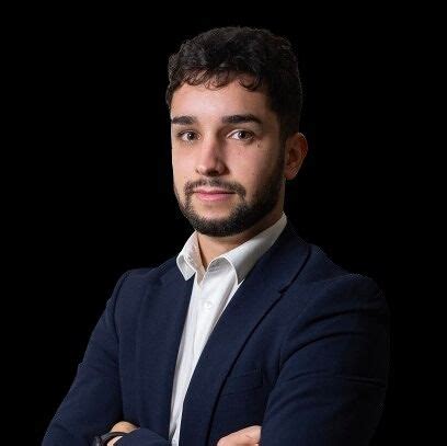 Amazon.in: Alex Hernando Sastre: books, biography, latest update