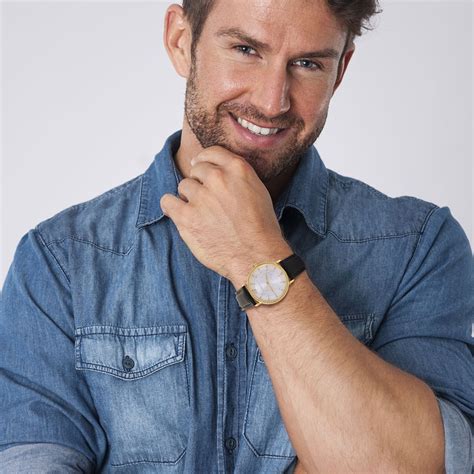 Buy Online Titan Nebula Analog 18 Karat Solid Gold Watch for Men ...