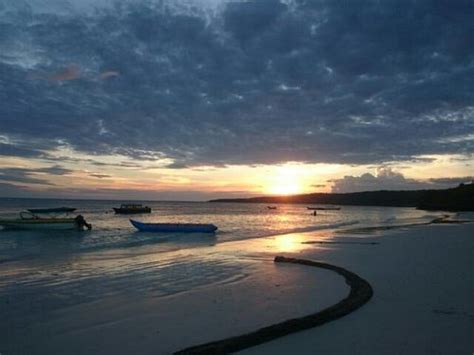 ANDA BUNGALOWS (Bira, Sulawesi) - Hotel Reviews, Photos, Rate ...