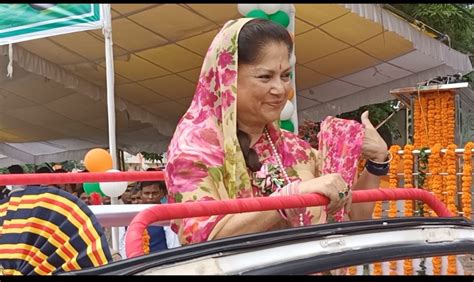 शिवपुरी : स्वतंत्रता दिवस के कार्यक्रम में MP की कैबिनेट मंत्री यशोधरा ...