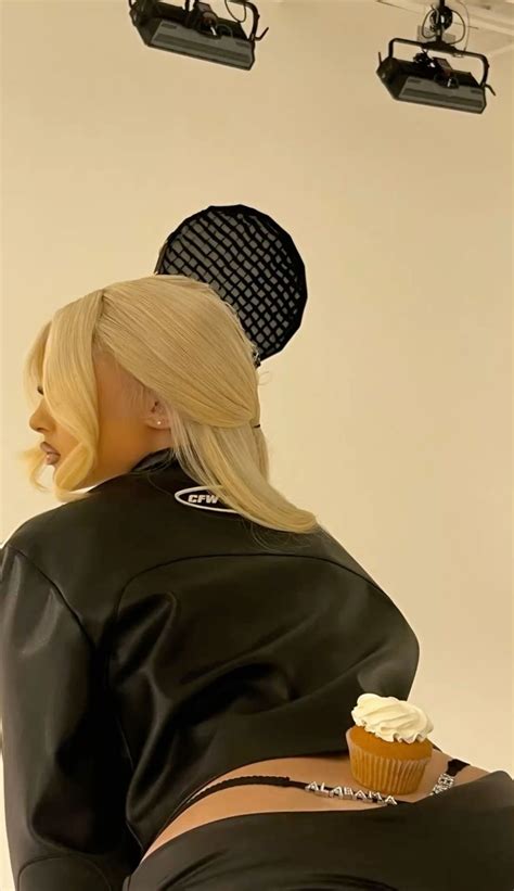 alabama barker | Alabama barker, 21st birthday photoshoot, Glam photoshoot