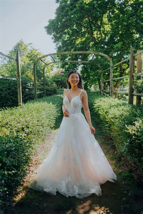 Isobel Florence - Find your dream wedding dress - Bridal Boutique