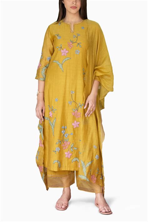 Buy Honeycomb Applique Kurta Set by Vaayu Online | The Sverve