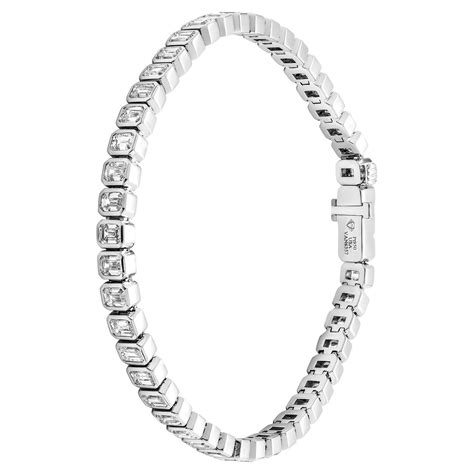 Emerald cut diamond Bezel bracelet in Platinum For Sale at 1stDibs