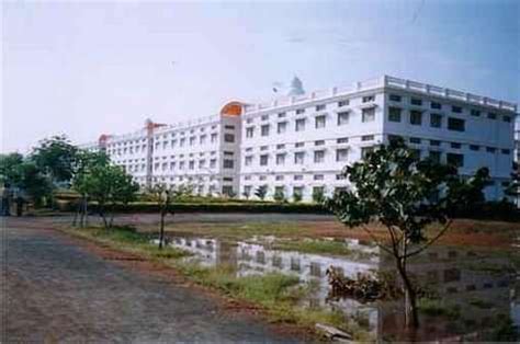 QIS College Awards Meritorious and Outstanding Students | CollegeDekho