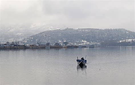 Light Rain, Thundershowers Likely In J&K In Next 24 Hrs: MeT - Daily ...