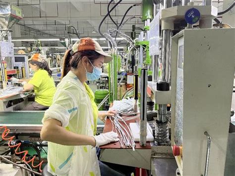 在深圳工厂做普工，一个月的综合工资有多少？一位打工妹的透露 - 知乎