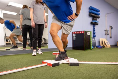 5 Early Warning Signs of IT Band Hip Pain | Ivy Rehab