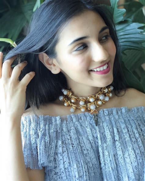 11 Indian Bloggers Show You How To Wear A Choker