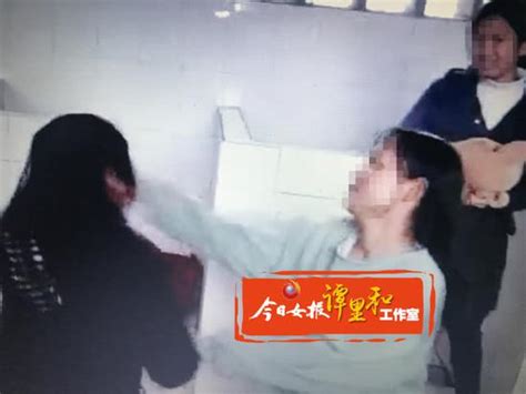 湖南4名女生厕所里围殴同学被拘留7天 因年龄小不予执行_新浪湖南_新浪网