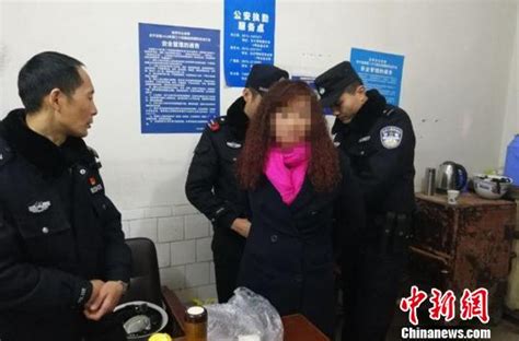 网逃人员携妻儿看“自贡灯会”被抓 5天就逮了4个__凤凰网