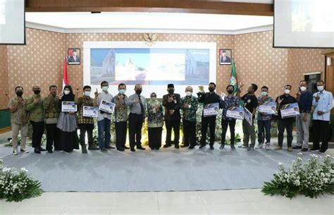Pemenang Lomba Desain Landmark Terima Hadiah Dan Penghargaan Dari Bupati