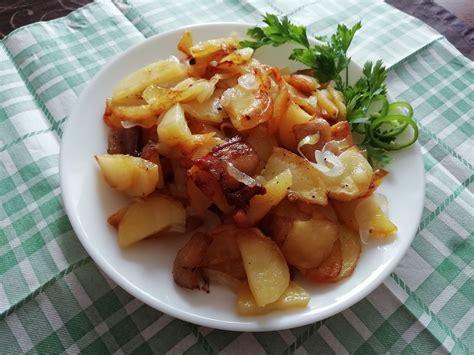Жареная картошка с салом и луком на сковороде: рецепт с фото пошагово