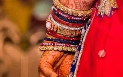 Bride wear gold jewellery of sixty kg on wedding day