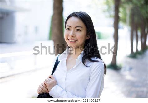 Business Women Going to Work 的图像结果