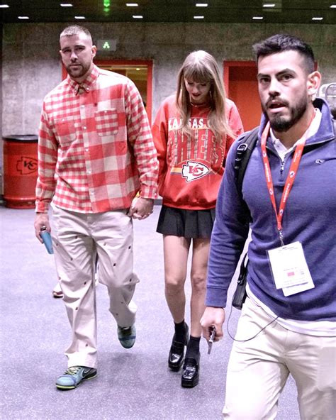 Taylor Swift reveals how she and Travis Kelce started dating – NBC New York