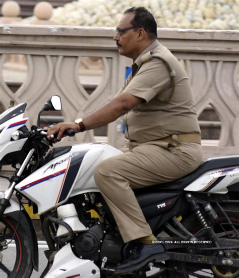 When police broke traffic rules in UP Photogallery - ETimes