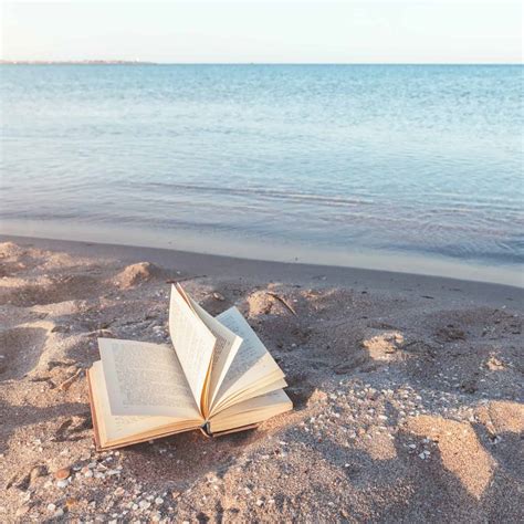 The 7 Best Summer Beach Reads You Can't-Miss in 2024