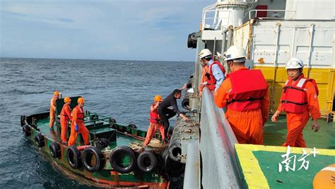 宁波、温州两地拖轮奋力施救，遇险船只顺利脱险