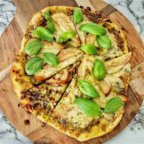 Pear Gorgonzola Pizza - Sweet Caramel Sunday